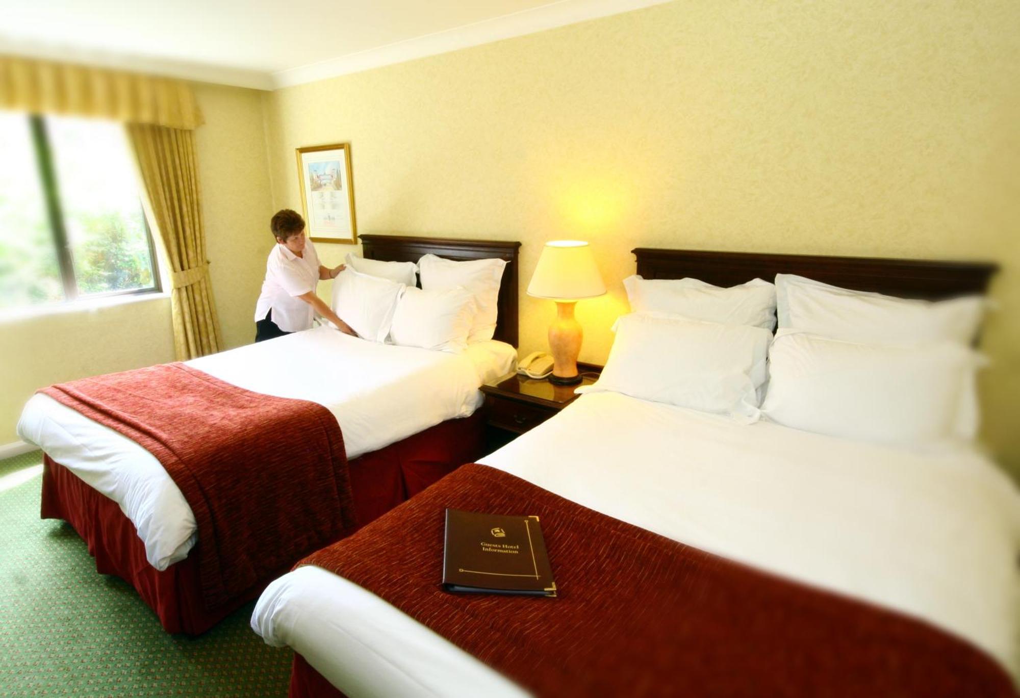 Urban Hotel Грантем Экстерьер фото