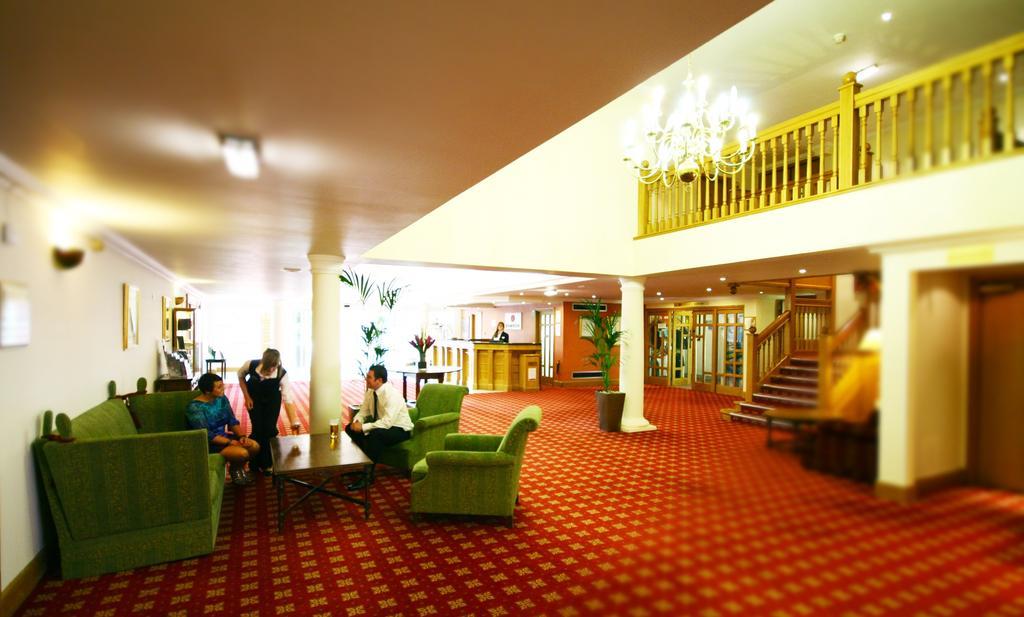Urban Hotel Грантем Экстерьер фото